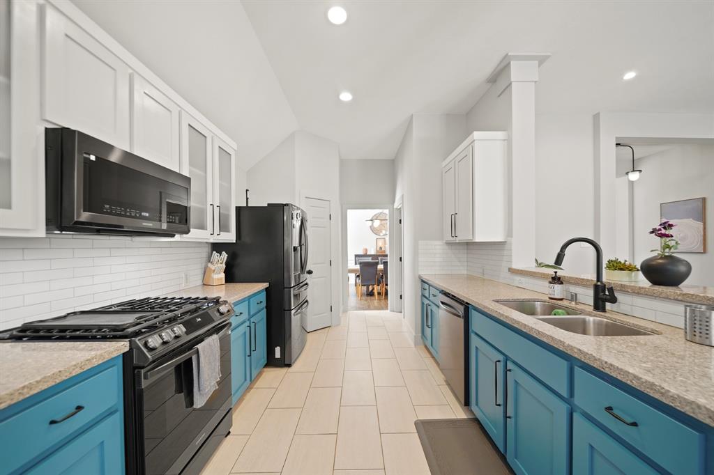 3718 Paigewood Drive, Pearland, Texas image 17