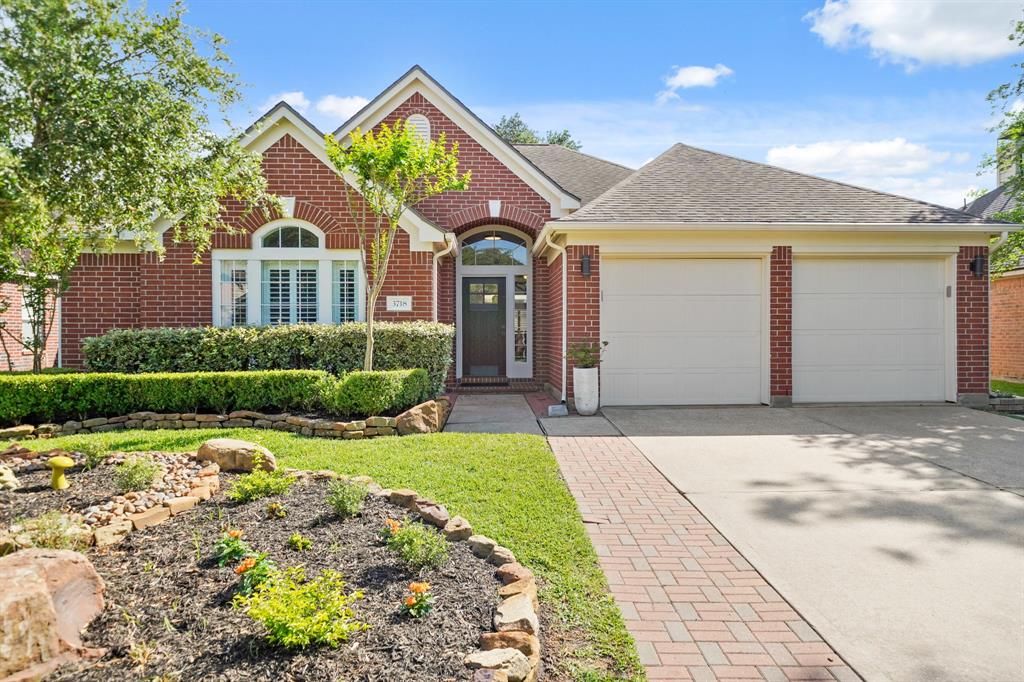 3718 Paigewood Drive, Pearland, Texas image 1