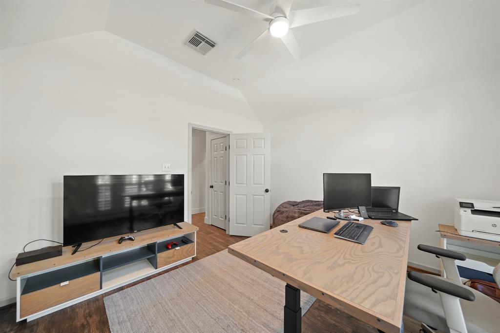 3718 Paigewood Drive, Pearland, Texas image 22