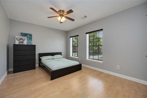 Single Family Residence in Houston TX 8914 Bent Spur Lane 21.jpg