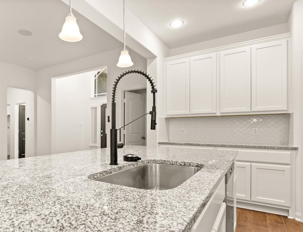 422 Twin Lakes Boulevard, West Columbia, Texas image 10