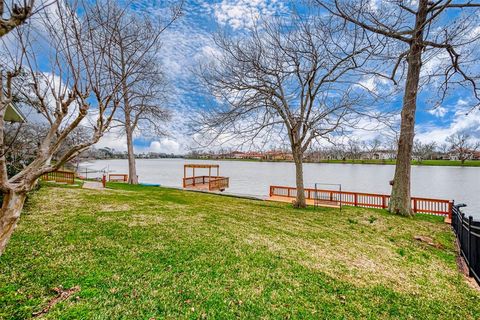 414 Lakeview Drive Sugar Land TX 77498