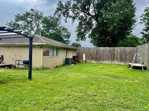 A home in South Houston