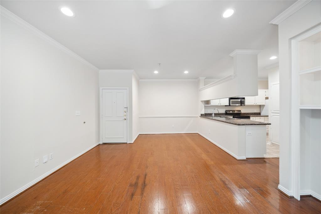 2111 Welch Street B122