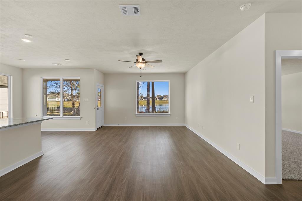 457 Shoreview Drive, Conroe, Texas image 4