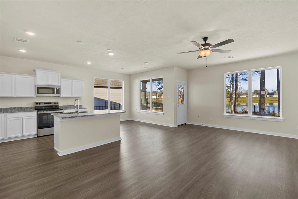 457 Shoreview Drive, Conroe, Texas image 5