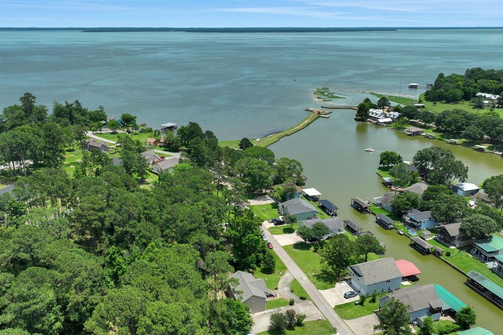 360 Holiday Lane, Coldspring, Texas image 2