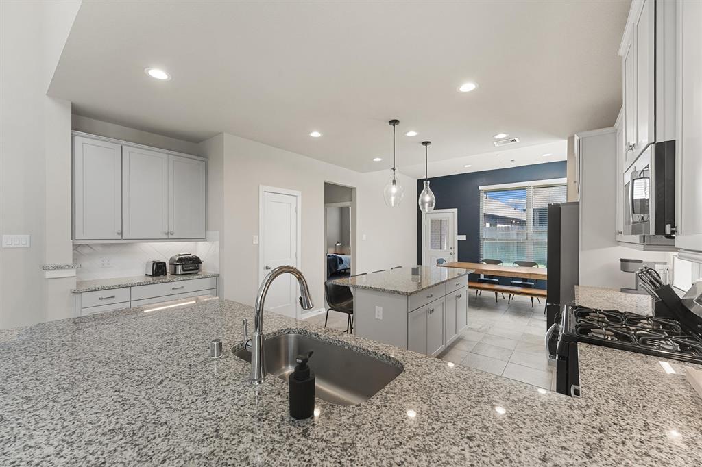 908 Newport Creek Drive, Katy, Texas image 11