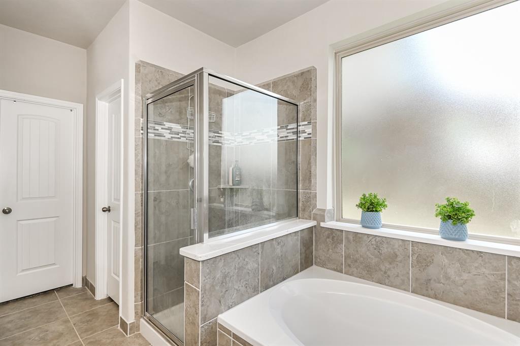 29663 Kynndal Shore Drive, Spring, Texas image 14