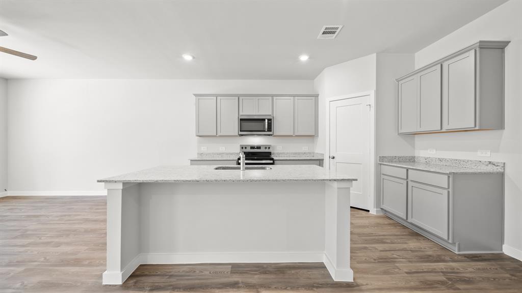10715 Red Flagstone Drive, Conroe, Texas image 5