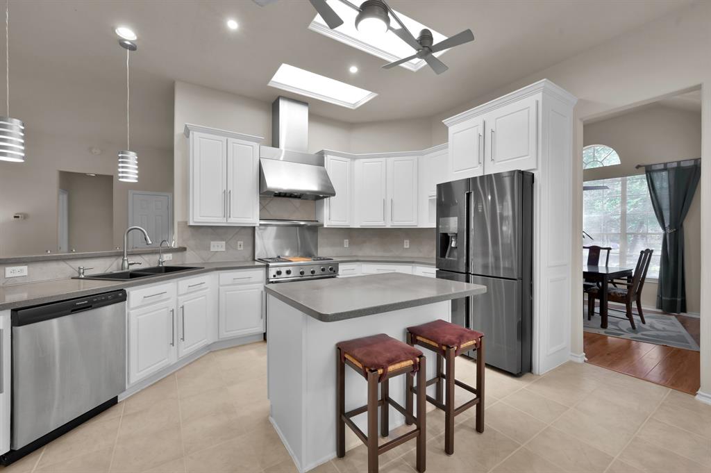 47 N Merryweather Circle, The Woodlands, Texas image 10