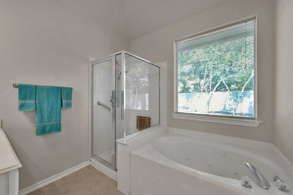 47 N Merryweather Circle, The Woodlands, Texas image 20