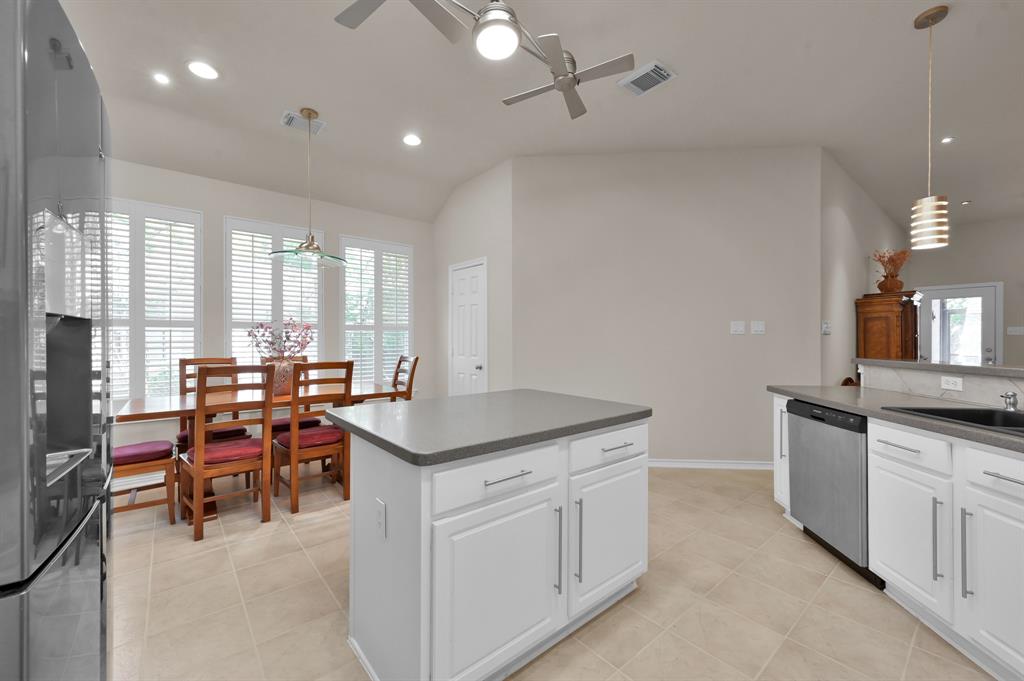47 N Merryweather Circle, The Woodlands, Texas image 13
