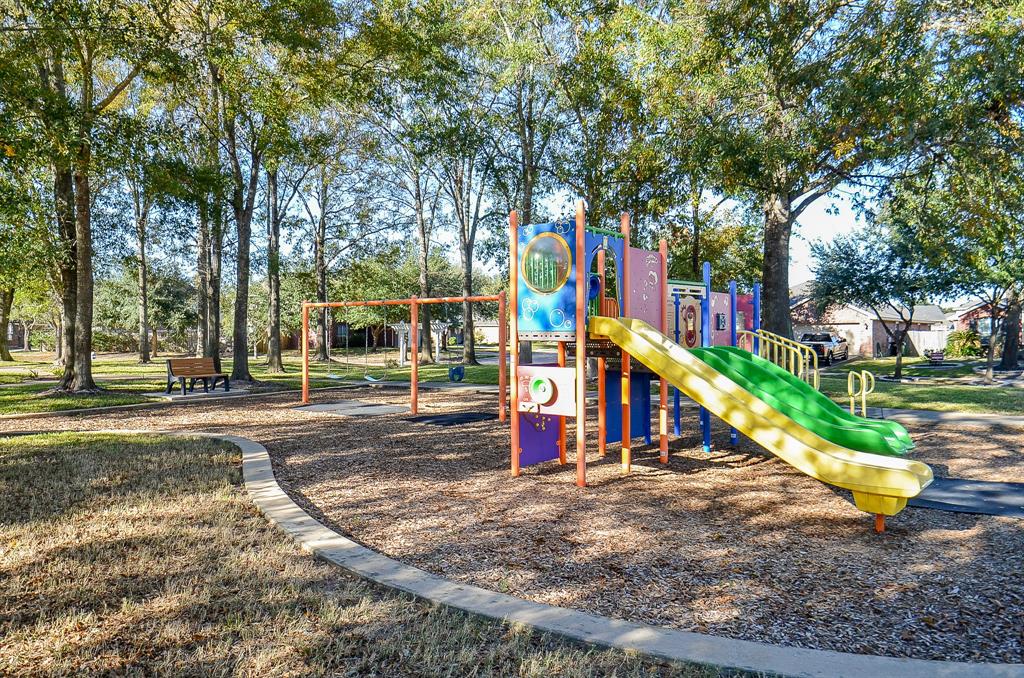 15111 Crescent Lilly Drive, Cypress, Texas image 32