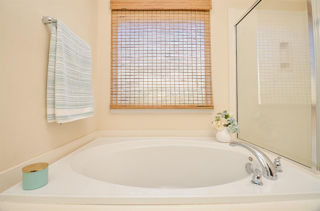 15111 Crescent Lilly Drive, Cypress, Texas image 24