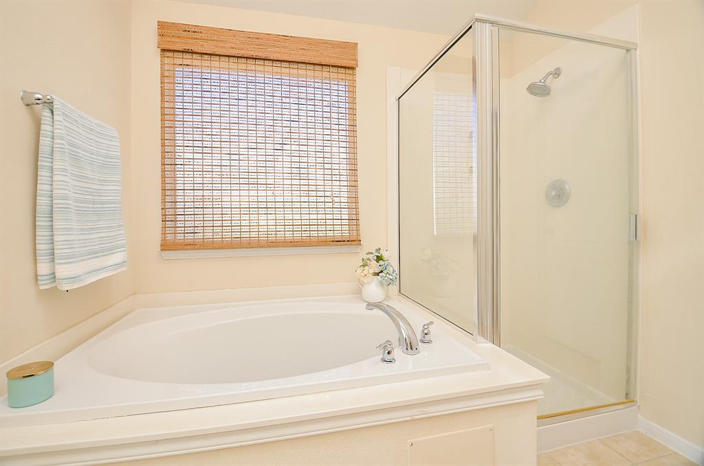 15111 Crescent Lilly Drive, Cypress, Texas image 25