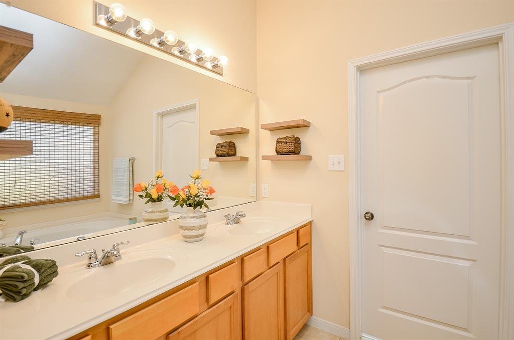 15111 Crescent Lilly Drive, Cypress, Texas image 27