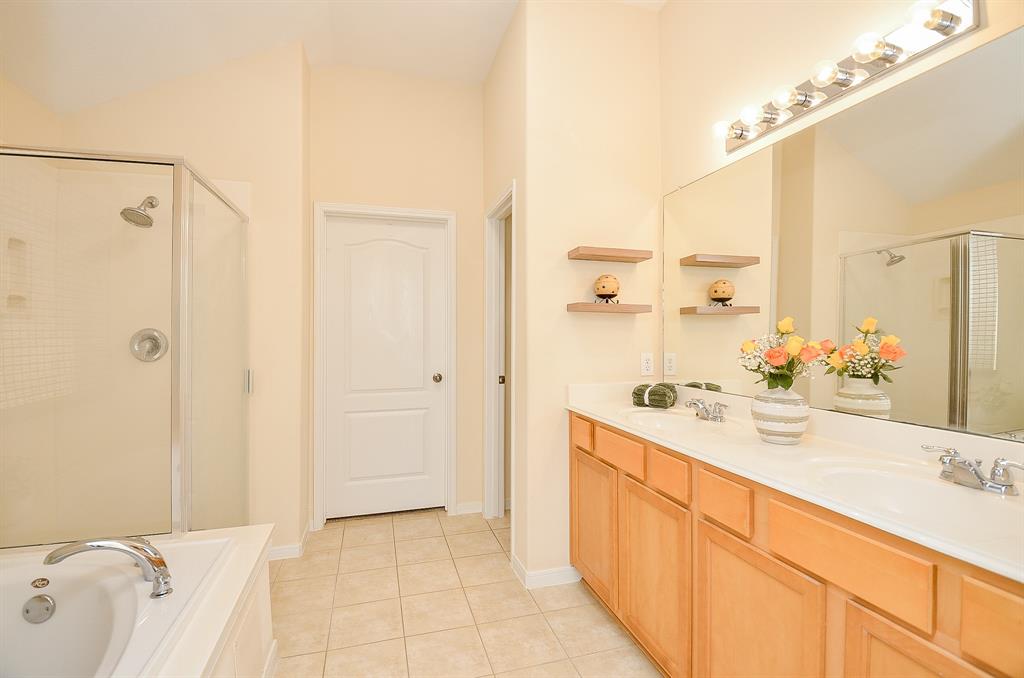 15111 Crescent Lilly Drive, Cypress, Texas image 26