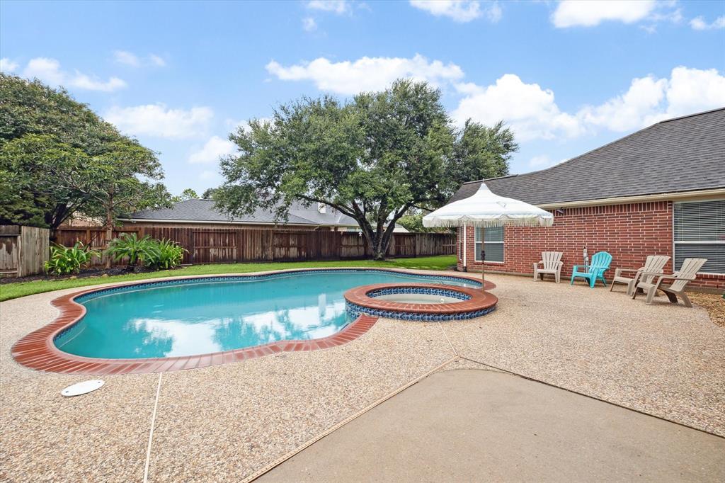 2827 Love Court, Friendswood, Texas image 28