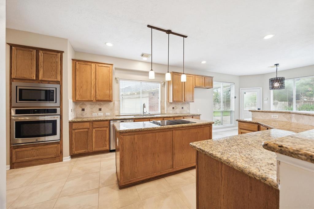 2827 Love Court, Friendswood, Texas image 11