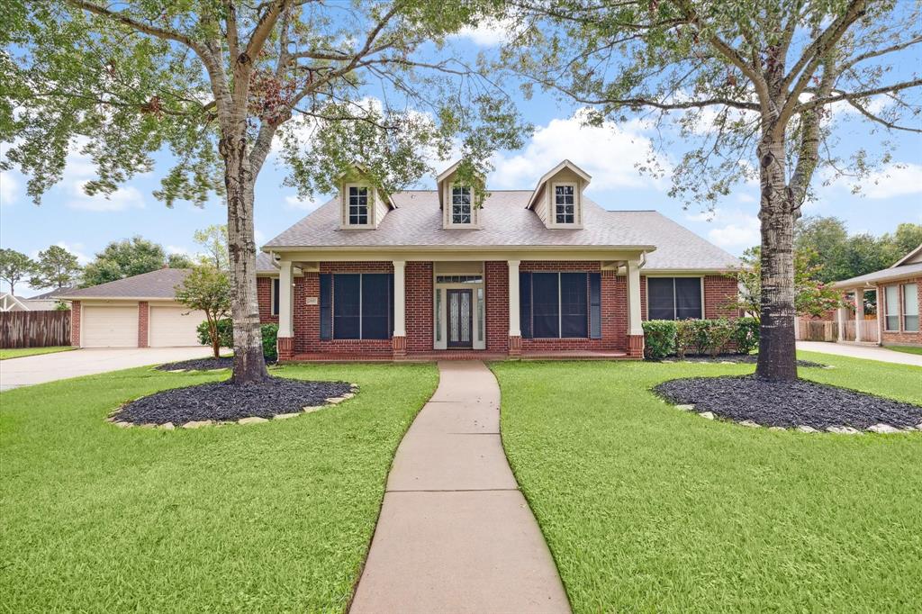 2827 Love Court, Friendswood, Texas image 1