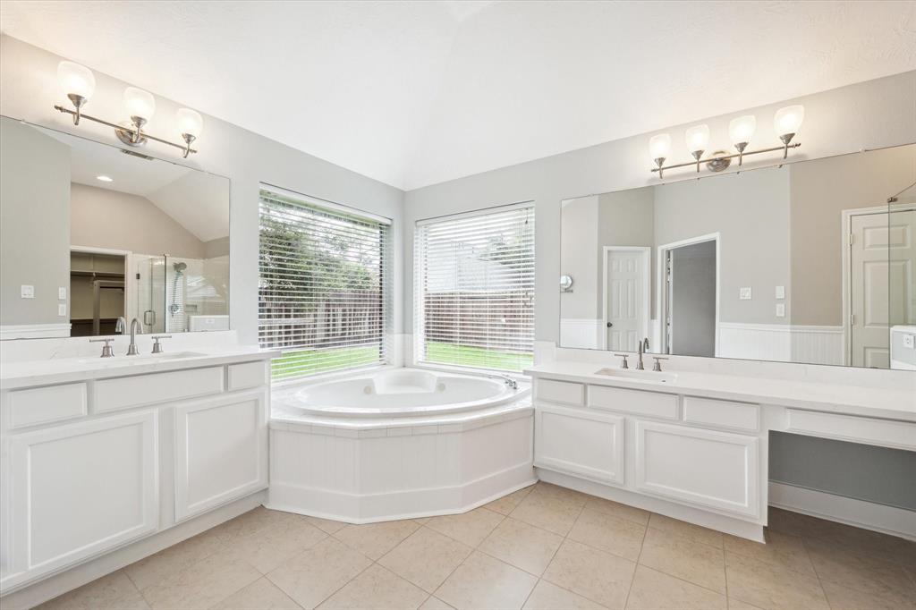 2827 Love Court, Friendswood, Texas image 16