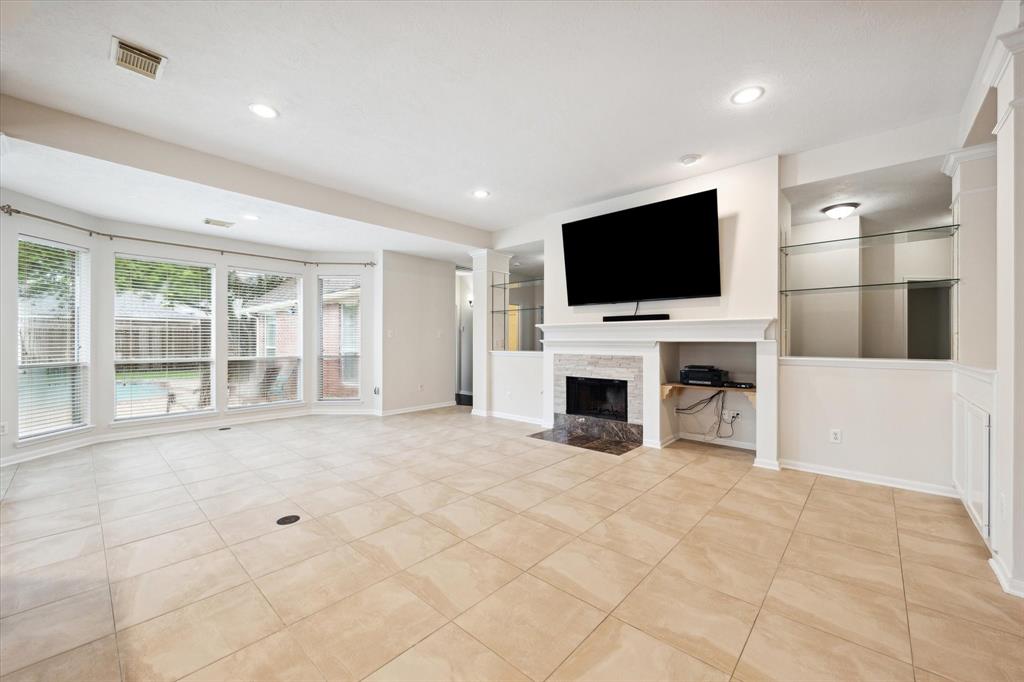 2827 Love Court, Friendswood, Texas image 4