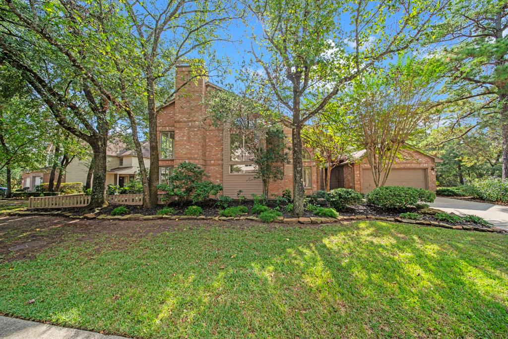 45 N Lakeridge Circle, The Woodlands, Texas image 1