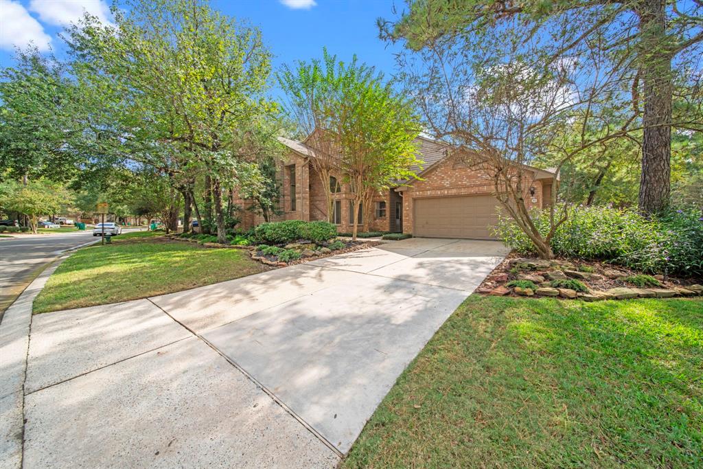 45 N Lakeridge Circle, The Woodlands, Texas image 4