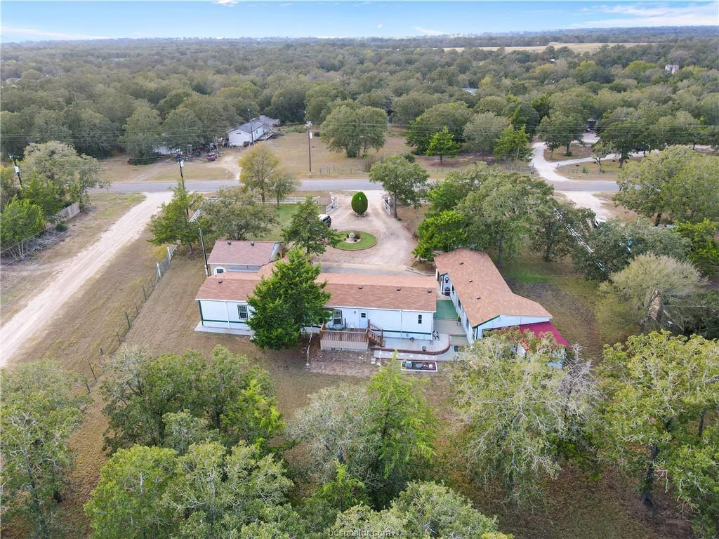 1047 Beaver Creek Drive, Caldwell, Texas image 7