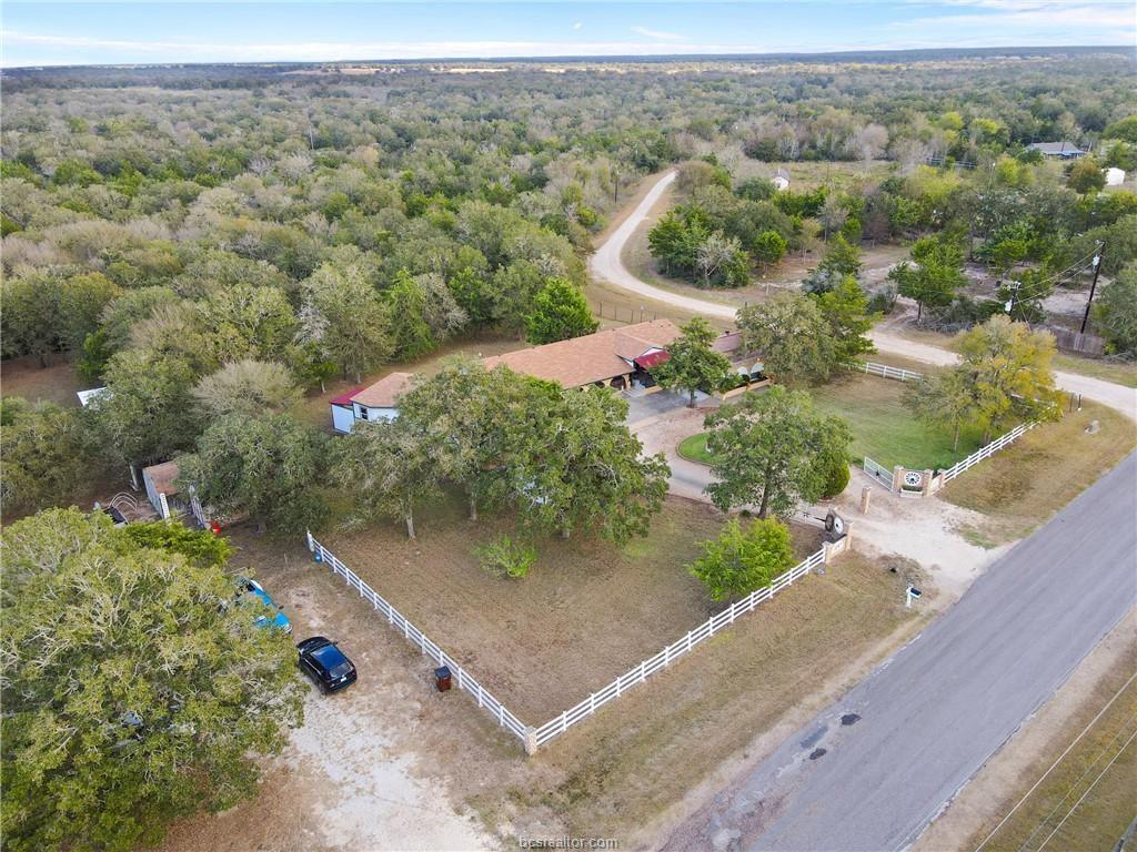 1047 Beaver Creek Drive, Caldwell, Texas image 6