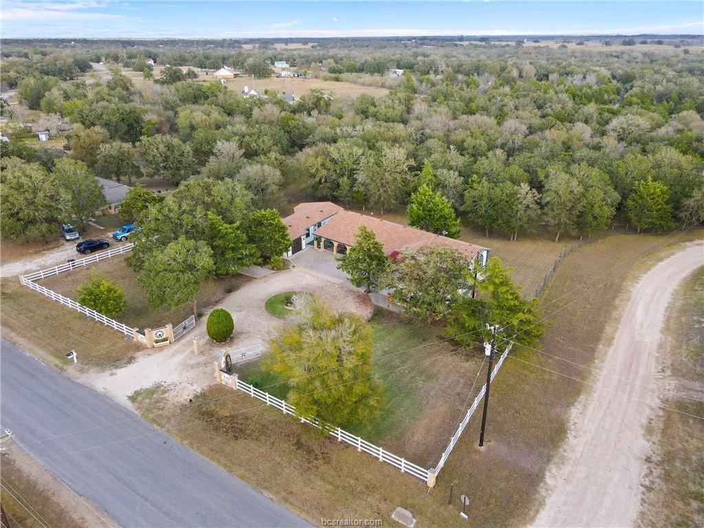 1047 Beaver Creek Drive, Caldwell, Texas image 5