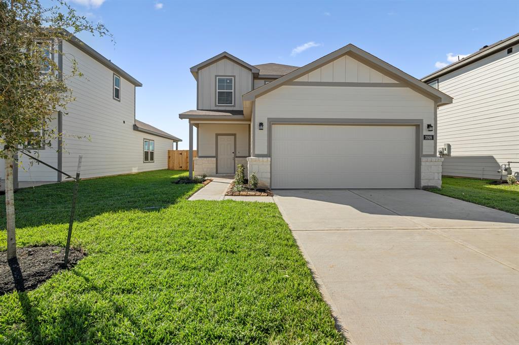 3918 Windy Whisper Drive, Brookshire, Texas image 1