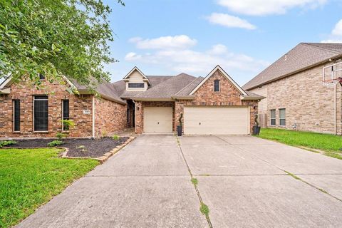 Single Family Residence in Spring TX 30103 Canyon Summer Lane.jpg