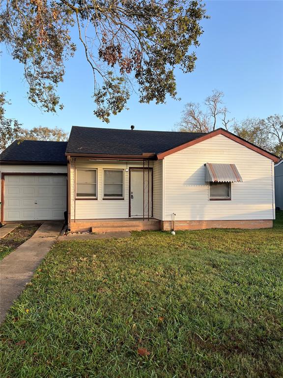 737 Kyle Street, Angleton, Texas image 1