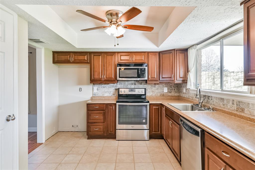 4211 Lucian Lane, Friendswood, Texas image 15