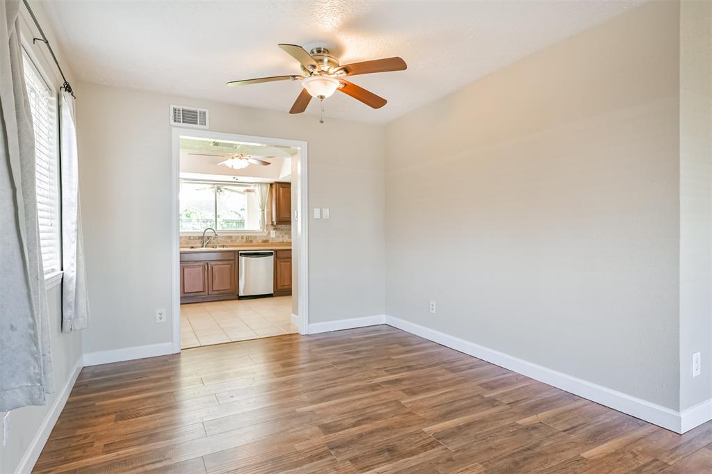 4211 Lucian Lane, Friendswood, Texas image 12