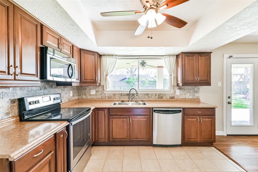4211 Lucian Lane, Friendswood, Texas image 14
