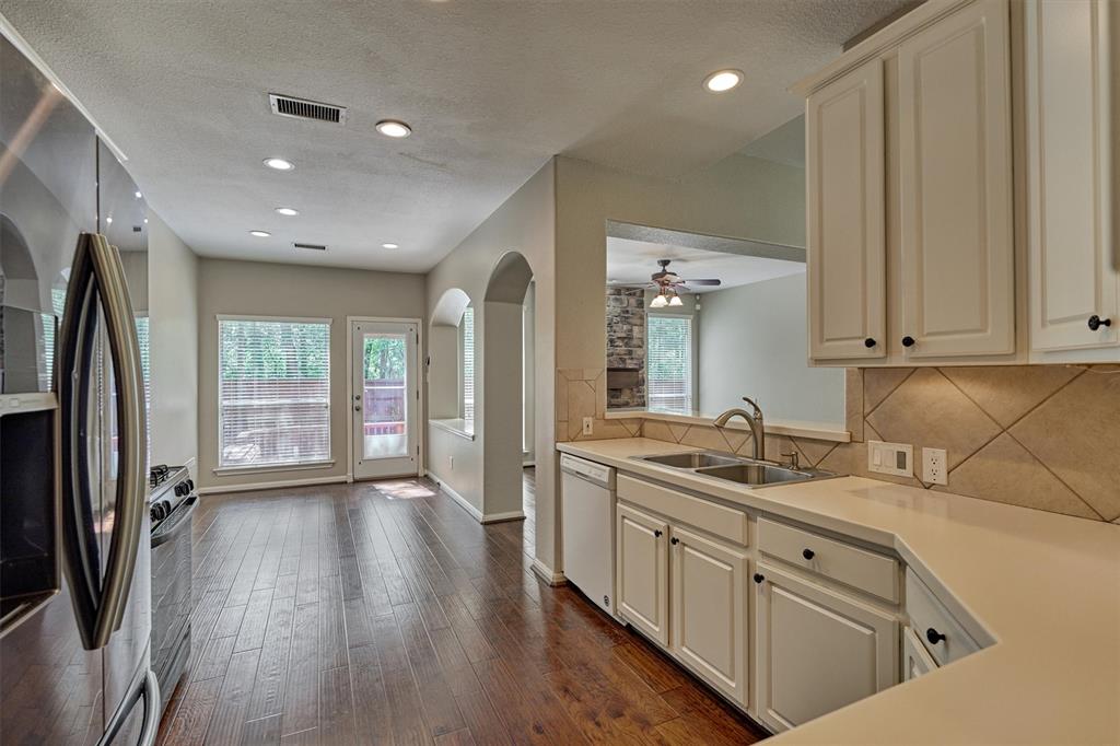 35 Endor Forest Place, The Woodlands, Texas image 16