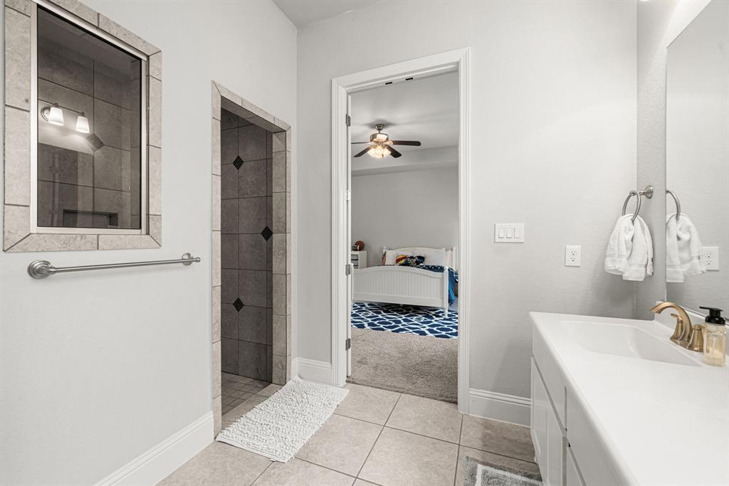 6407 Caparra Rock Lane, Sugar Land, Texas image 10