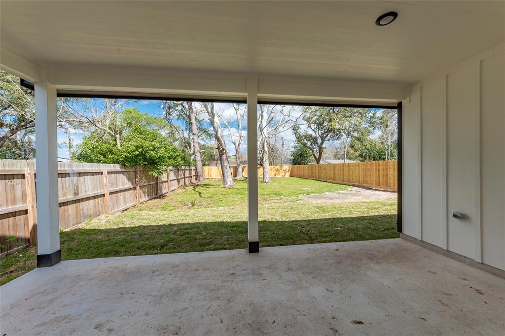 217 E Southland Avenue, Alvin, Texas image 32