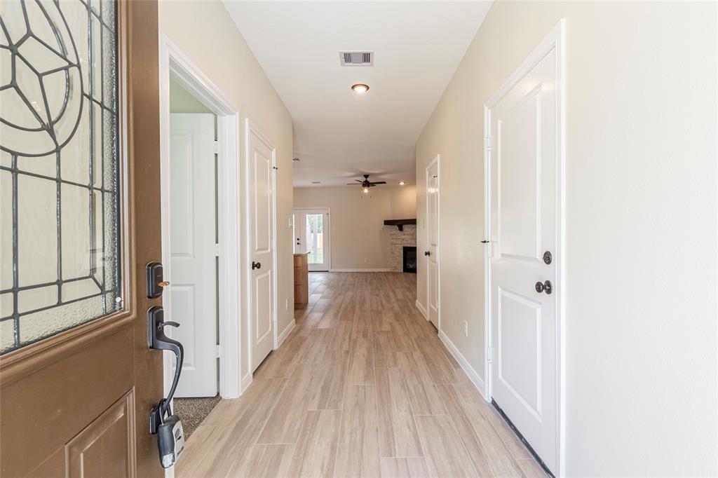 217 E Southland Avenue, Alvin, Texas image 4