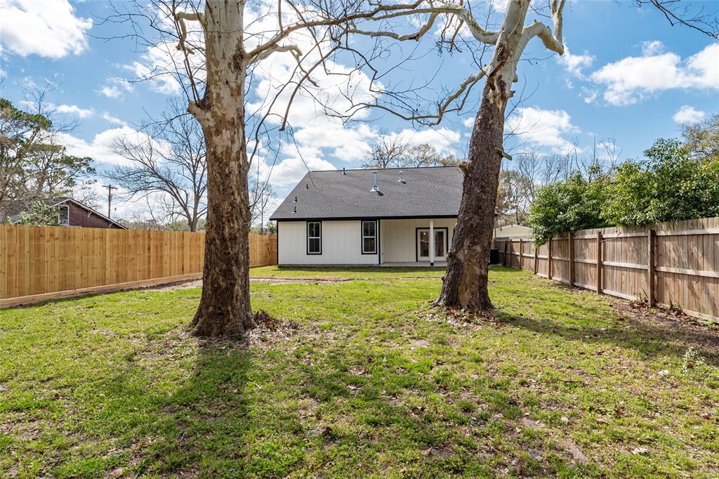 217 E Southland Avenue, Alvin, Texas image 36