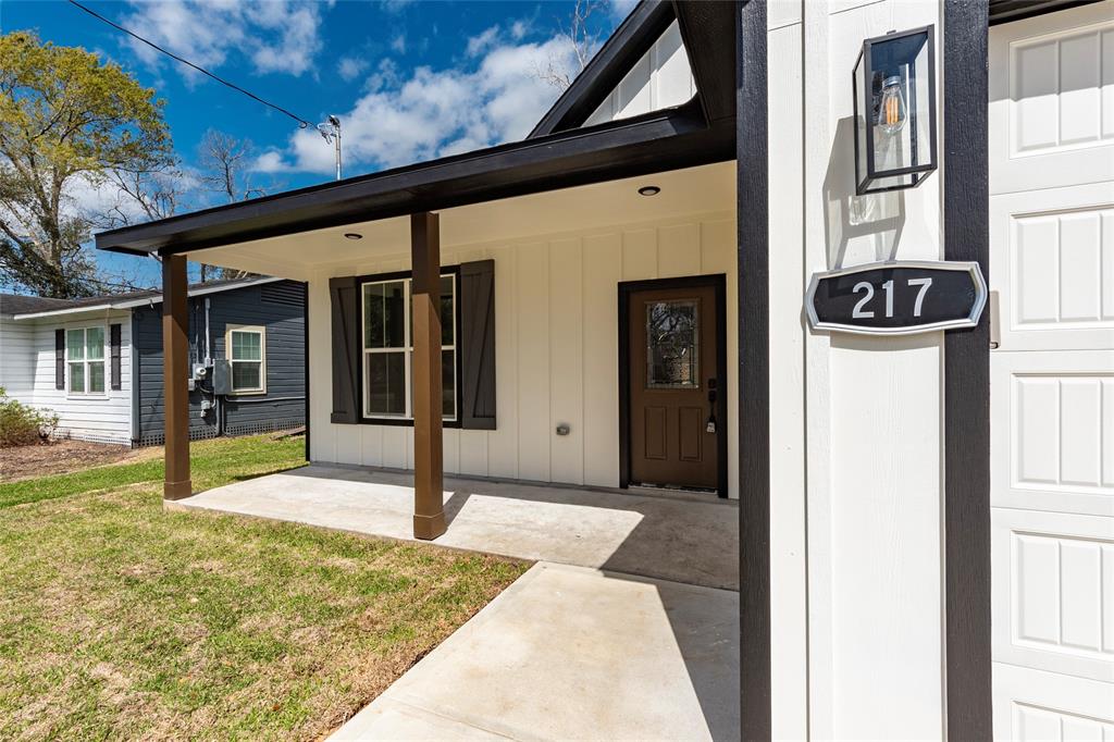 217 E Southland Avenue, Alvin, Texas image 2