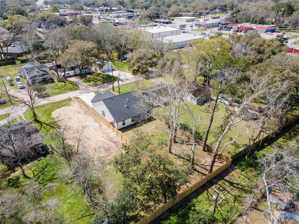 217 E Southland Avenue, Alvin, Texas image 39
