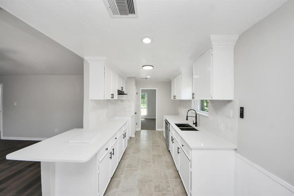 10602 Raydell Drive, Houston, Texas image 13