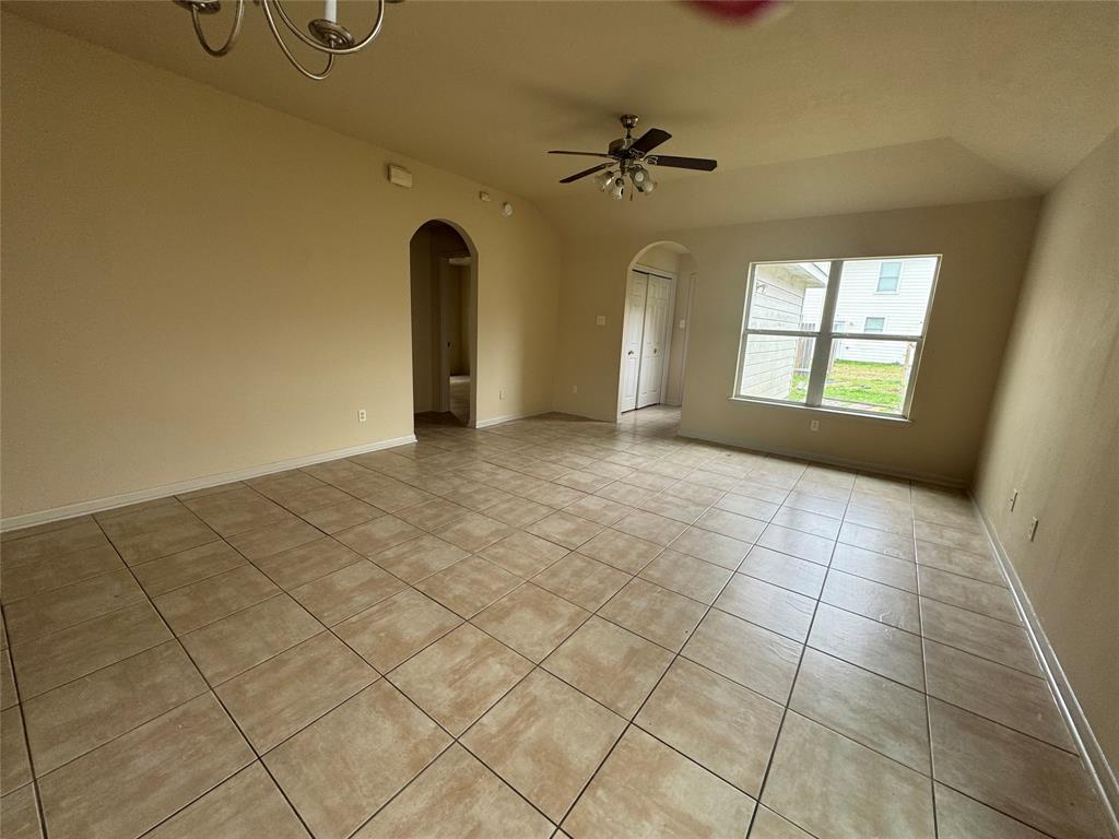 21107 Wortham Oaks Drive, Humble, Texas image 4