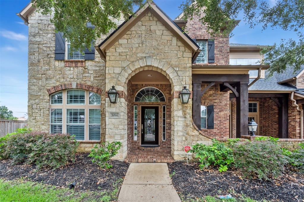 7014 Lake Haven Court, Sugar Land, Texas image 2