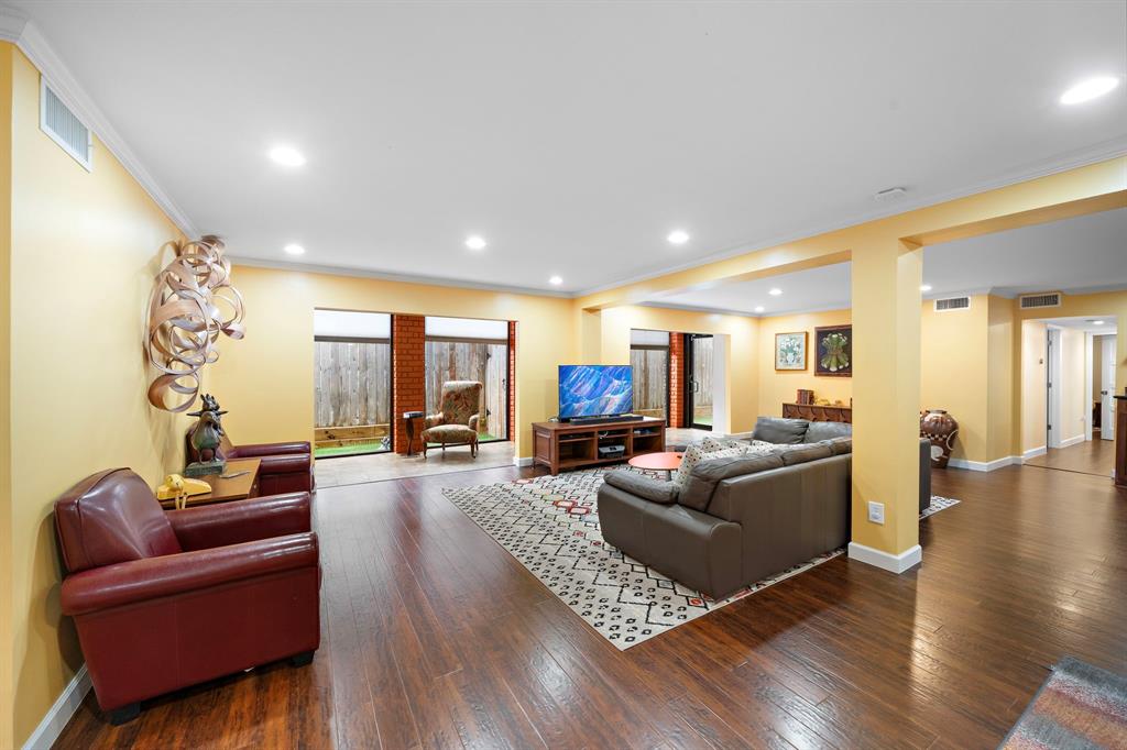 7575 Katy Freeway 4