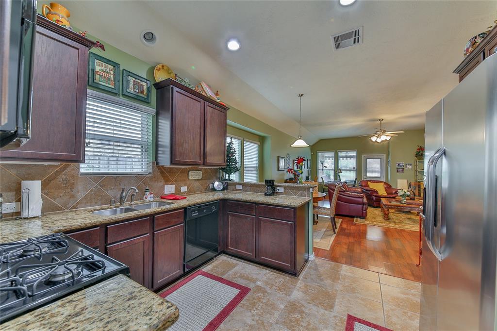 2026 Troon Drive, La Porte, Texas image 6